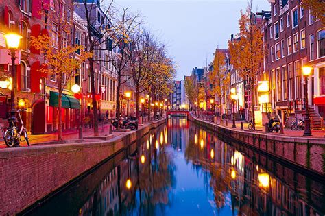 Red Light District Amsterdam: All You Must Know in。